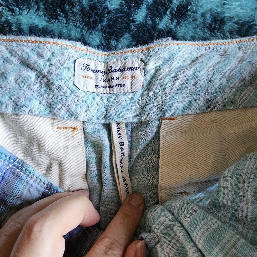 Tommy Bahama plaid blue cotton cargo shorts size 33 - Picture 4 of 12
